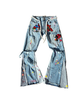 Load image into Gallery viewer, FLORAL PATCH FLARED DENIM
